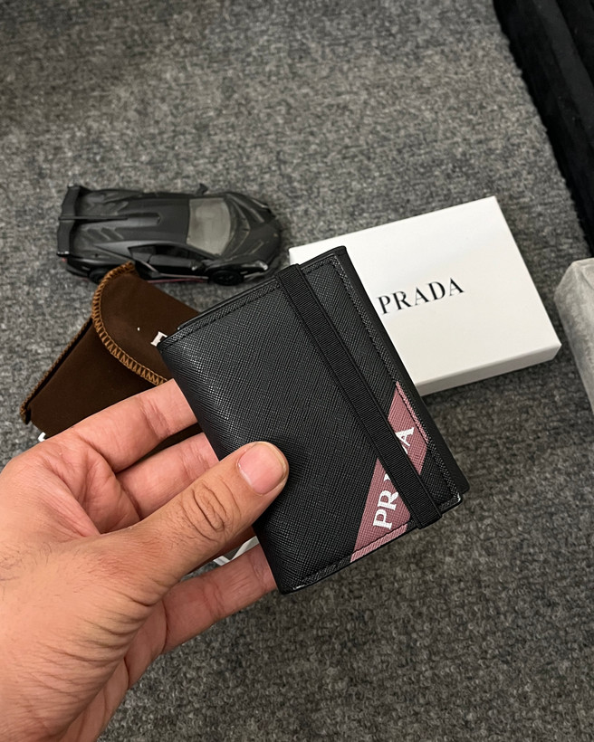کیف پول چرم Prada